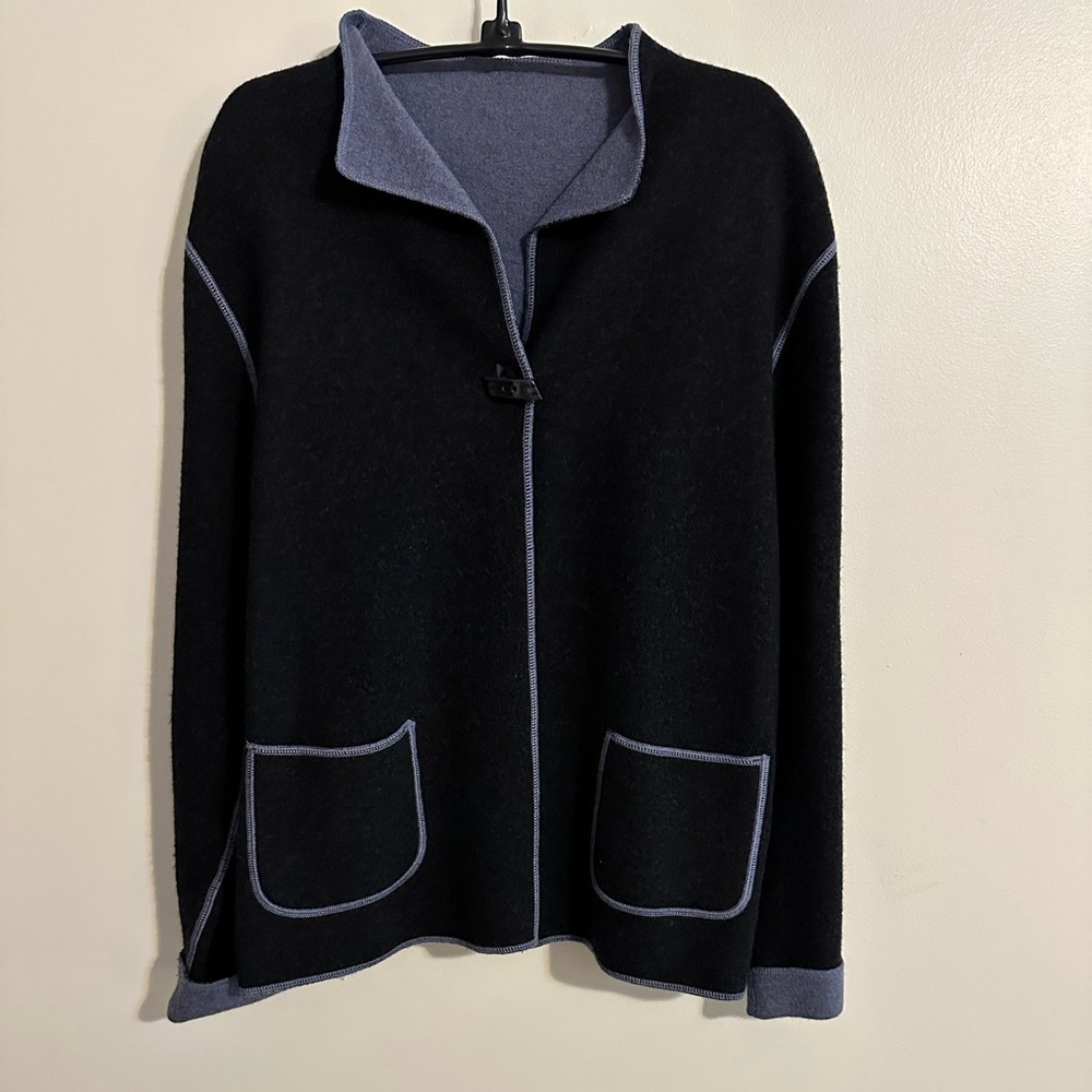 REVERSIBLE. Kenar Black and Gray Sweater/Jacket
Perfect for this frigid weather.